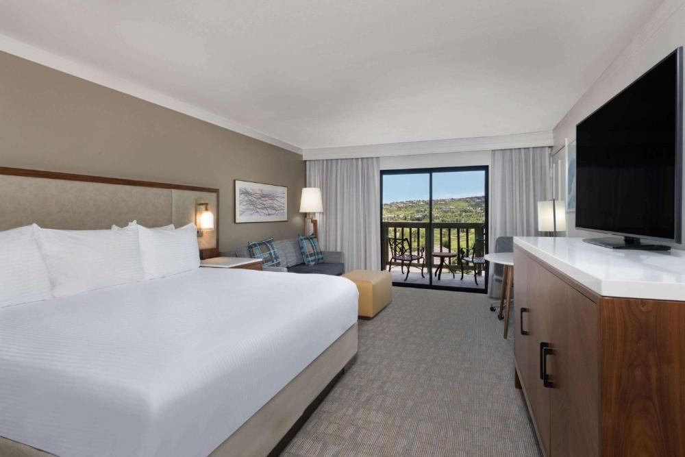 King Room with Sofa Bed and Resort View interior